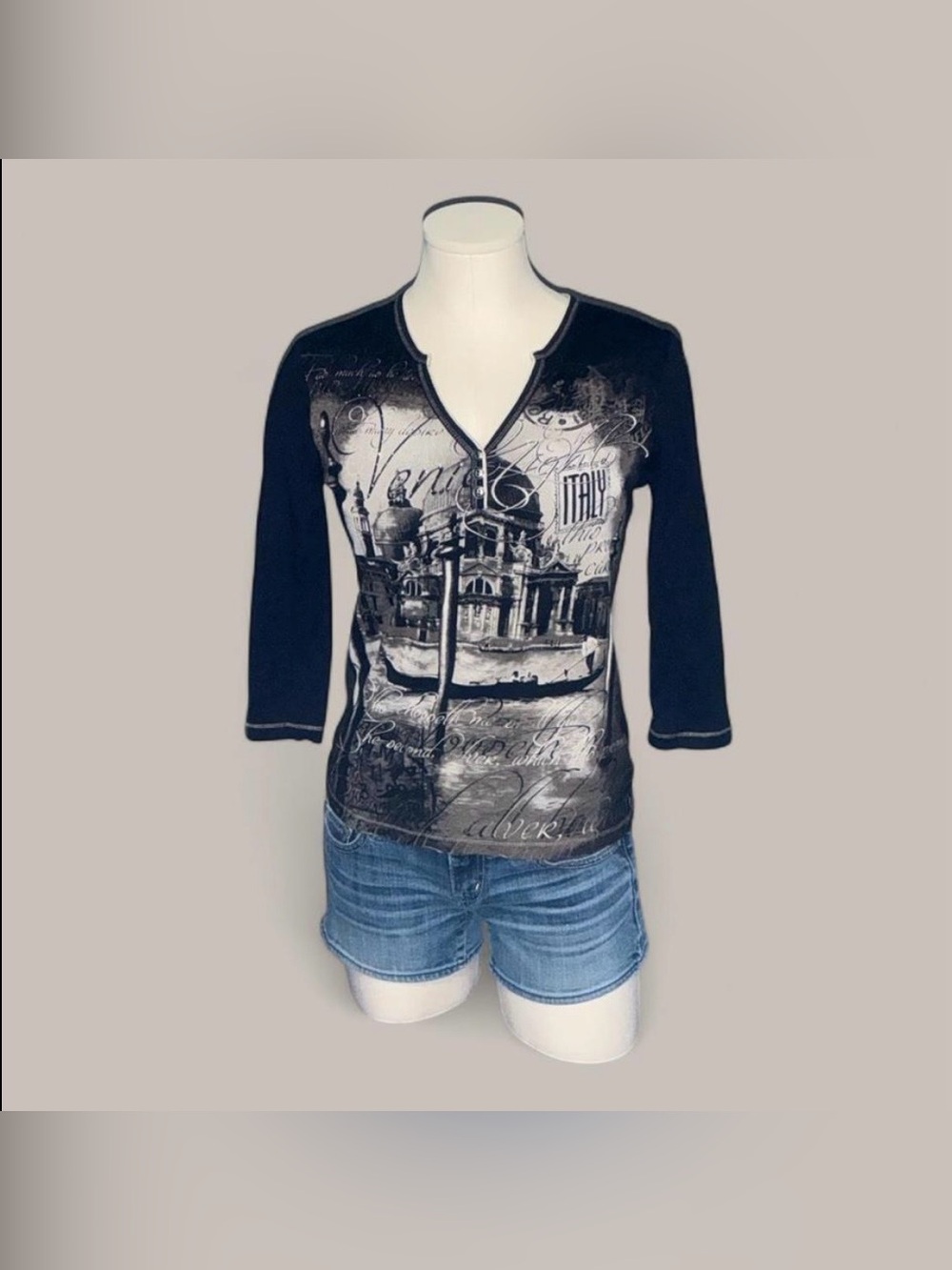 Black Graphic V-Neck 3/4 Sleeve Women's Top with Italy Print